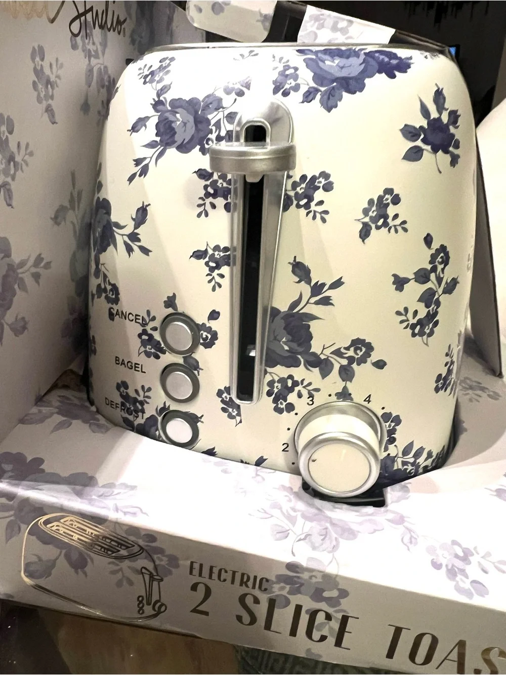 NEW DwellStudio 2 Slice Toaster Blue Hydrangea Pattern 825 Watt.